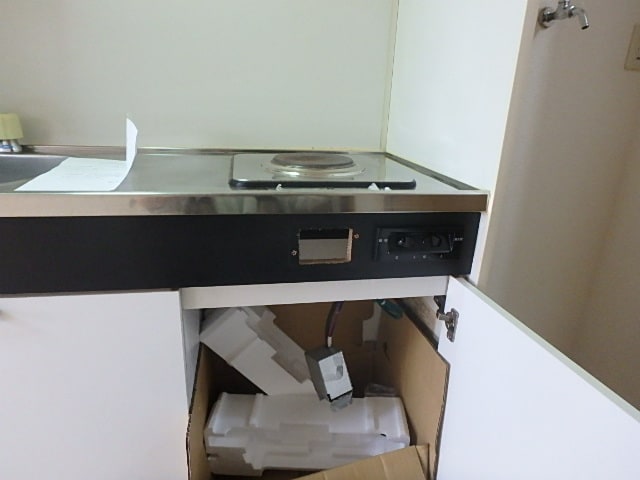 ミニキッチンのコンロを交換 - 栄電気のココロ ミニキッチンのコンロを交換 - 栄電気のココロ