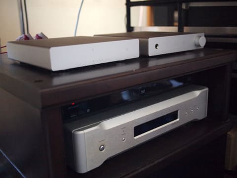 Nuforce HAP-100 & SAT-100 - 珠玉の音楽に囲まれて Nuforce HAP-100 & SAT-100 - 珠玉の音楽に囲まれて