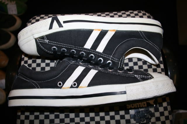 Converse shop staff v