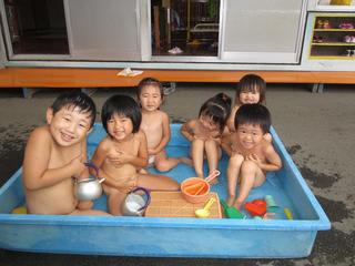 幼稚園　保育園　プール　全裸 