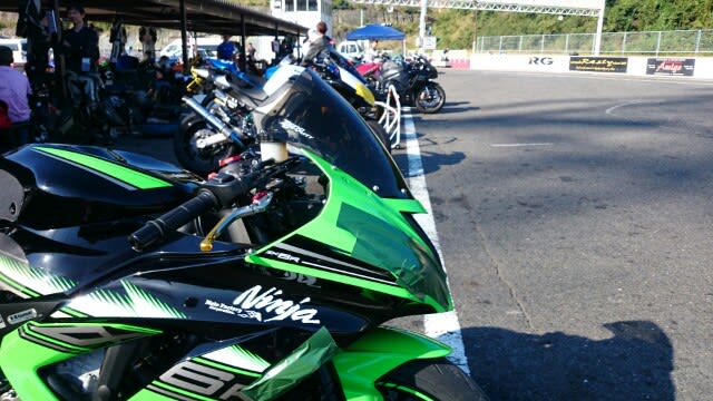 ZX-6R スクリーン交換 - Baliさん備忘録