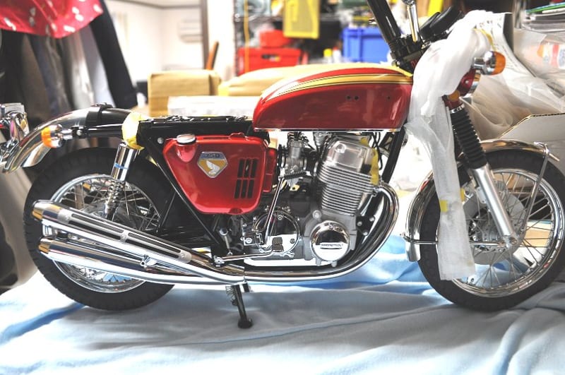 1/4 HONDA CB750FOUR を作る(その49:67号 右サイドカバー 1/4 HONDA CB750FOUR を作る(その49:67号 右サイドカバー