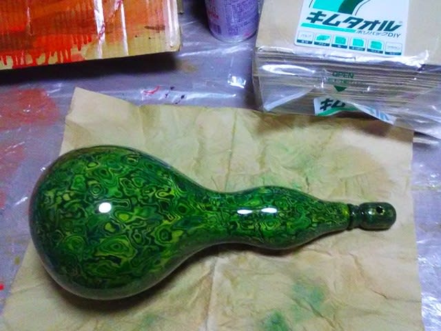 瓢箪(ひょうたん)の研ぎ出し細工 №30・・・緑と白を多く使った