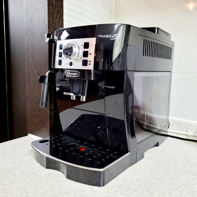 DeLonghi MAGNIFICA ESAM1000SJ エスプレッソマシン（ヨドバシ