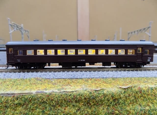 MICROACEのA5710 61系客車に室内灯取り付けとテールライトの MICROACEのA5710 61系客車に室内灯取り付けとテールライトの