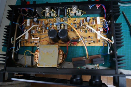 YAMAHA P2050 PA AMP - ガラクタな部屋 YAMAHA P2050 PA AMP - ガラクタな部屋