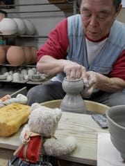 京焼・清水焼の老舗「雲楽窯」。珍しい轆轤(ろくろ)成型の急須 京焼・清水焼の老舗「雲楽窯」。珍しい轆轤(ろくろ)成型の急須