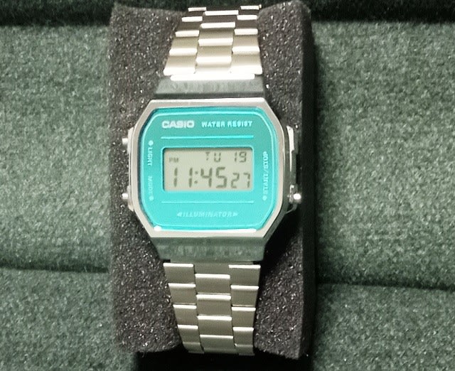 CASIO A168WEM-2とAQ-230A-2A1MQYJFを購入しました - 平々凡々と CASIO A168WEM-2とAQ-230A-2A1MQYJFを購入しました - 平々凡々と