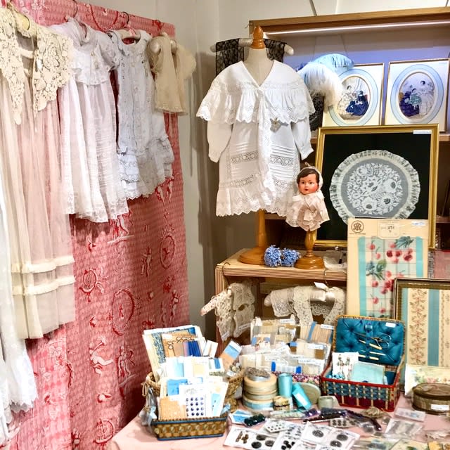 うめだスーク「フランス蚤の市」が始まりました！ - さかざきが