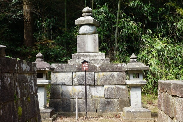 大聖寺藩藩主 前田利之(号は冥鴻、済民) 書掛軸 虫穴 しみ 傷みあり 加賀 大聖寺藩藩主 前田利之(号は冥鴻、済民) 書掛軸 虫穴 しみ