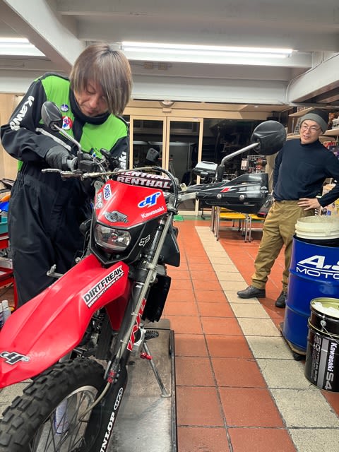 2024/1/19◇本日入荷!2024年「ZX-4R SE」キャンディプラズマ 2024/1/19◇本日入荷!2024年「ZX-4R SE」キャンディプラズマ