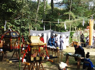 大和神社・ちゃんちゃん祭り> 古都奈良の〝祭り初め〟 200人余 大和神社・ちゃんちゃん祭り> 古都奈良の〝祭り初め〟 200人余