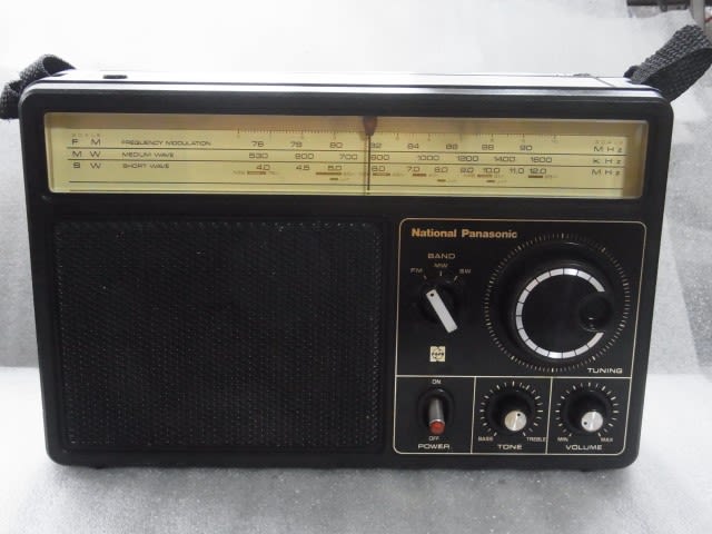 National Panasonic RF-1105 ねばっこい ラジオ 昭和レトロ National Panasonic RF-1105 ねばっこい ラジオ 昭和レトロ