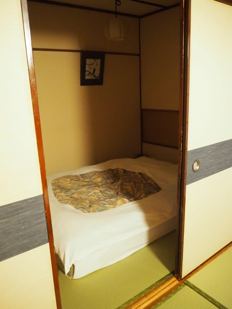 昔の連れ込み旅館 昭和ラブホテルベッドコレクション - 日常にサスペンスという彩りを