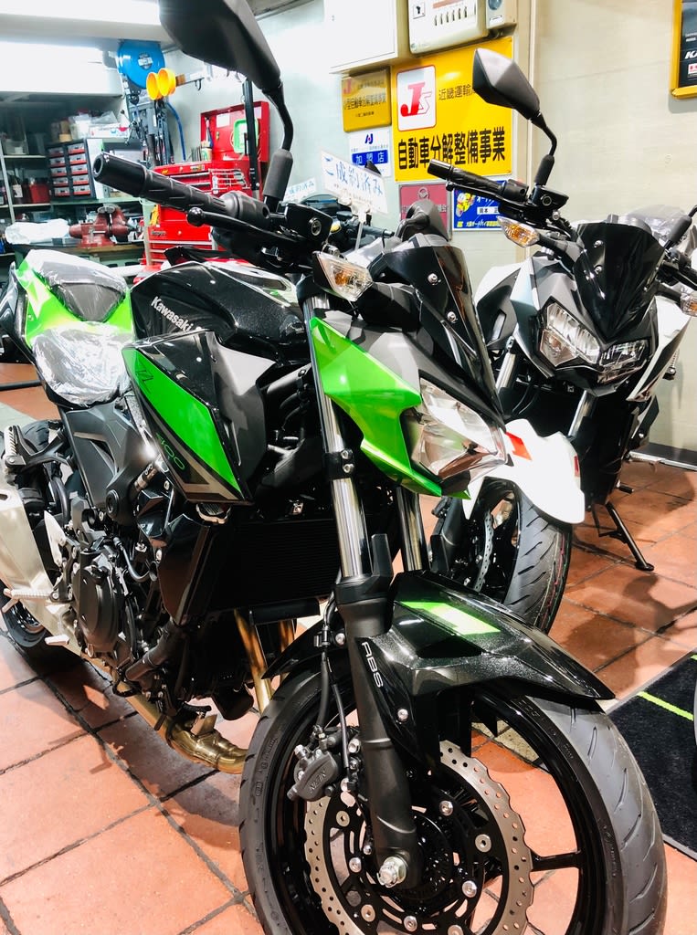 2021/11/27◇入荷早々！「Z400」年内入荷分完売ですっ - バイク