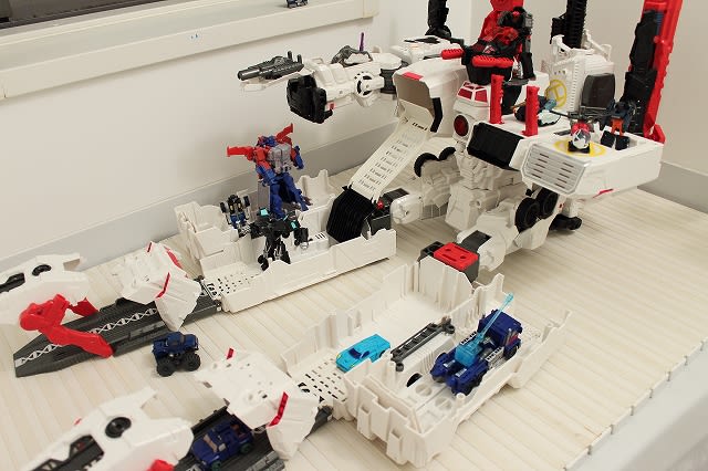 トランスフォーマージェネレーションズ メトロプレックス - 城西ドンガルドン