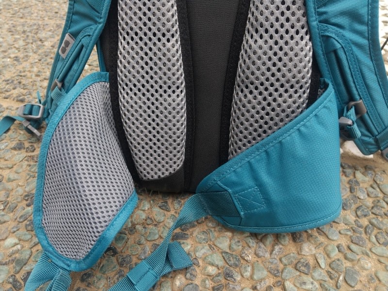 deuter COMPACT 6 レビュー - 古今輪風@自転車ふぁん deuter COMPACT 6 レビュー - 古今輪風@自転車ふぁん