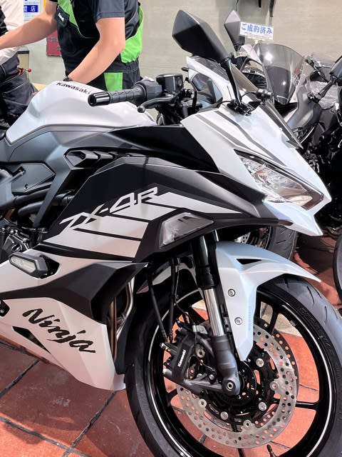 2024/9/7◇2025モデル1番乗り!「ZX-4R SE」納車です♬ - バイク 2024/9/7◇2025モデル1番乗り!「ZX-4R SE」納車です♬ - バイク