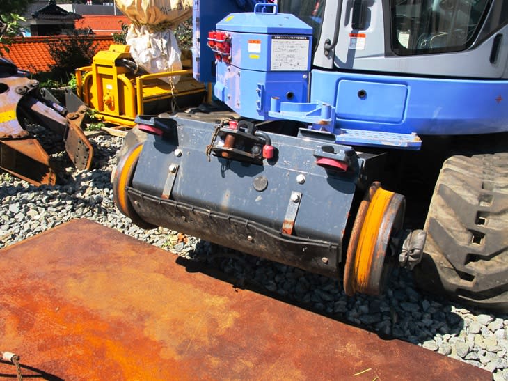軌道台車付きのショベルカー 下府駅 - 観光列車から！ 日々利用