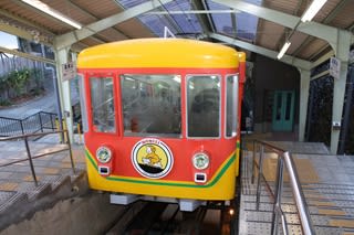 高尾山ケーブルカー「あおば」と「もみじ」 - ウリパパの日記 高尾山ケーブルカー「あおば」と「もみじ」 - ウリパパの日記