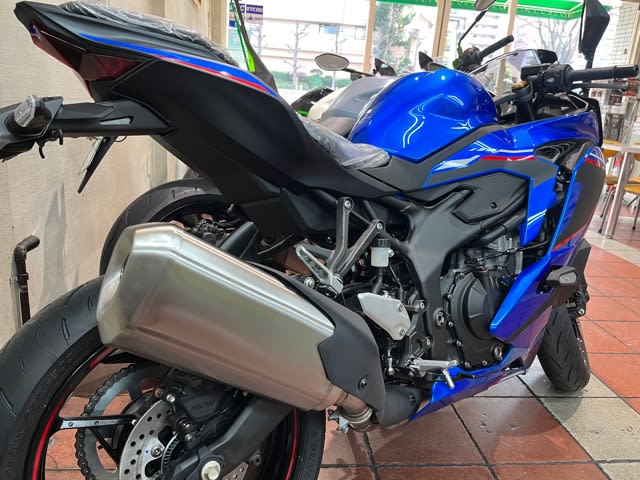 2024/1/19◇本日入荷!2024年「ZX-4R SE」キャンディプラズマ 2024/1/19◇本日入荷!2024年「ZX-4R SE」キャンディプラズマ