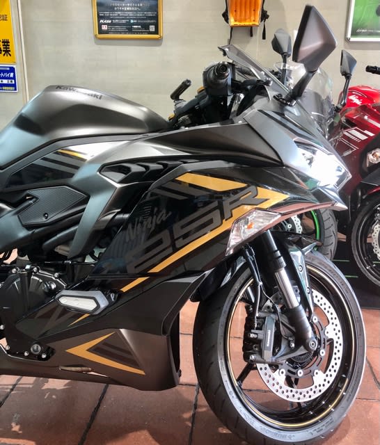 2022/1/21◇寒さにめげず！「ZX-25R SE」納車ですっ♪ - バイク