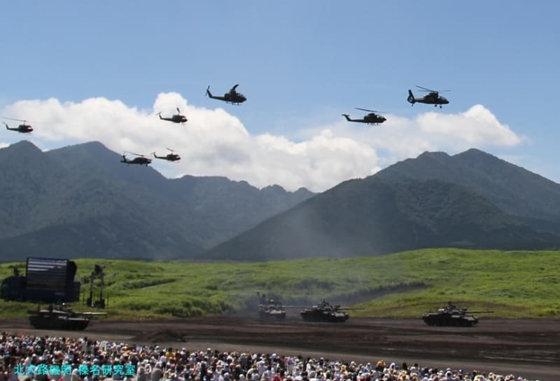 防衛情報】AH-1Zバイパー輸出と30km先狙うAH-64Eアパッチ,Ka-52