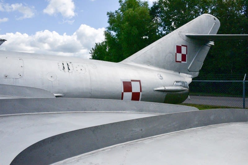 ミコヤンミグ27ソ連戦闘爆撃機 Zvezda 7228 HobbyTerra.com