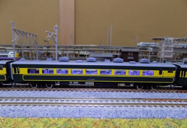 TOMIXの92716 14系「なにわ」更新車セット(新塗装)を弄る TOMIXの92716 14系「なにわ」更新車セット(新塗装)を弄る