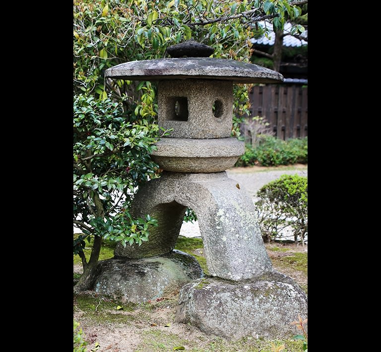 中宮寺尼門跡。謎の微笑は、はたして誰か？ - 土曜日は古寺を歩