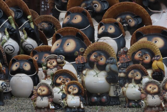 初売り 久しぶりに信楽のたぬきに会いに・・・ なつみかんの木々を - 工芸品