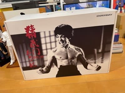 ブルース・リー『ドラゴン怒りの鉄拳』フィギュア! - blue deco ブルース・リー『ドラゴン怒りの鉄拳』フィギュア! - blue deco