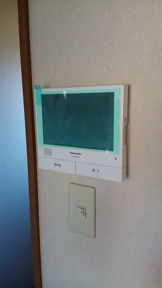 カメラ付きドアホンと防犯カメラを取付 - 駆け出し従業員の報告書 カメラ付きドアホンと防犯カメラを取付 - 駆け出し従業員の報告書