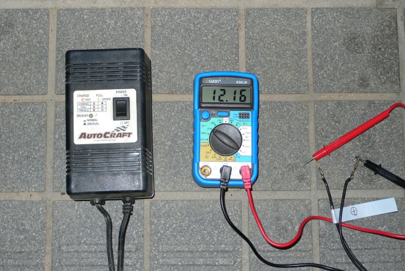 オートクラフト トリクル充電器からLST 12Vバッテリー充電器に オートクラフト トリクル充電器からLST 12Vバッテリー充電器に
