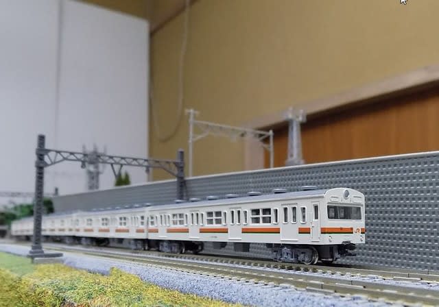 ROUNDHOUSEの10-905 103系JR東海タイプを見る ROUNDHOUSEの10-905 103系JR東海タイプを見る