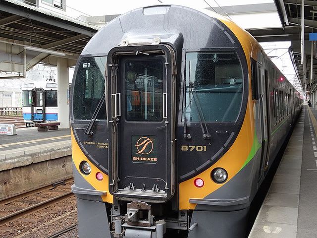 JR予讃線特急しおかぜ新型車両「8600系電車」 - EEKの JR予讃線特急しおかぜ新型車両「8600系電車」 - EEKの