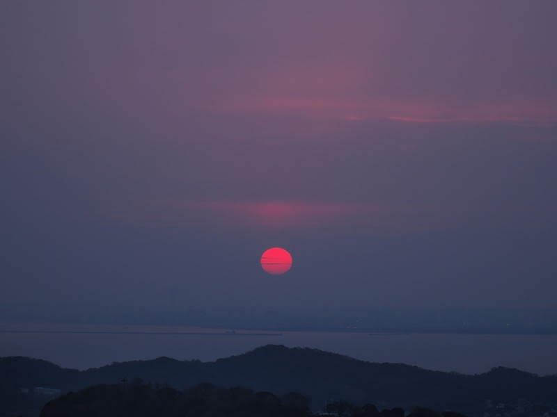 赤い太陽が昇って来ました！ - kimikunの撮影日記