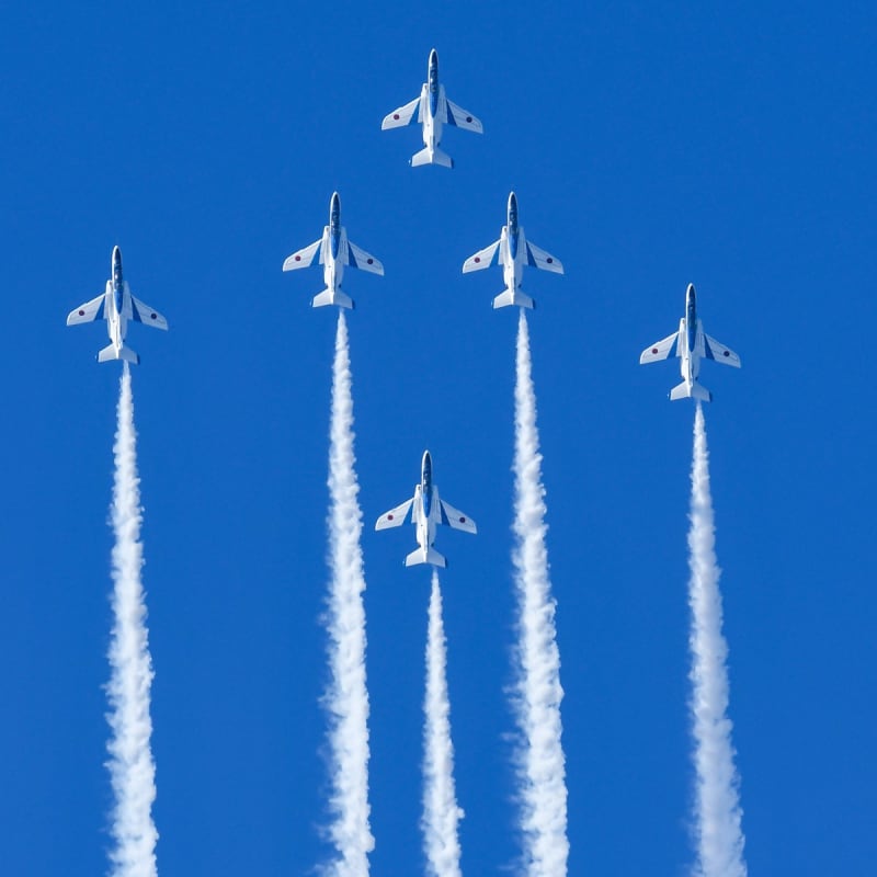 クリスマスファッション 令和元年度 入間基地航空祭の前日のブルーインパルス予行の様子 コレクション