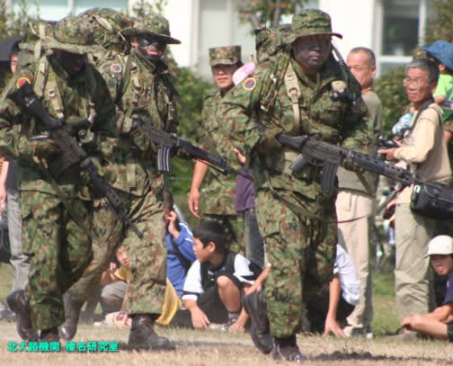 陸上自衛隊小銃手の多様な個人装備 - 北大路機関