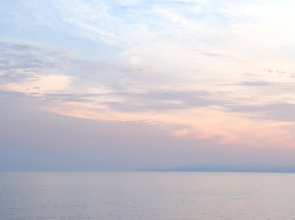 空の色と海の色 - 須玉日記