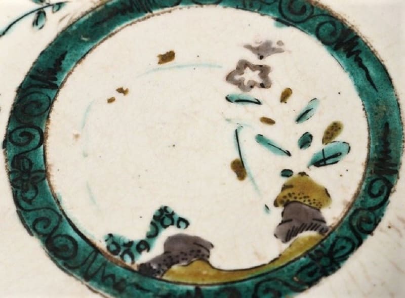 氏素性の解らぬ作品 古伊万里(古九谷) 草花文蝶図初期赤絵五寸 氏素性の解らぬ作品 古伊万里(古九谷) 草花文蝶図初期赤絵五寸