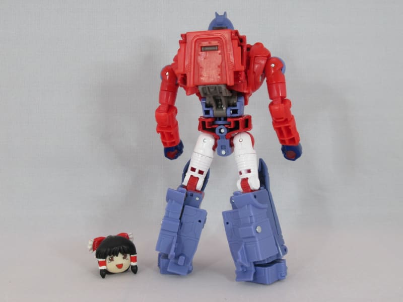 TFレガシー デラックスクラス ア・ヒーロー・イズ・ボーン