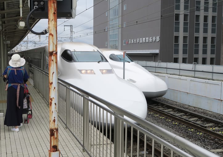 三島駅で2本退避する700系「こだま636号」 （2018年