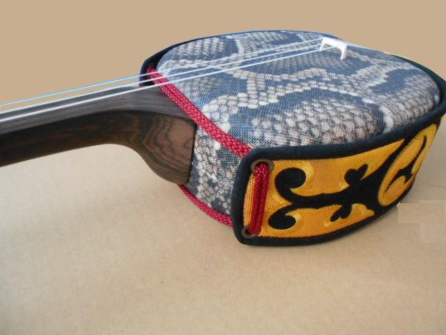 棹に塗りなしの三線 - 沖縄三線.com