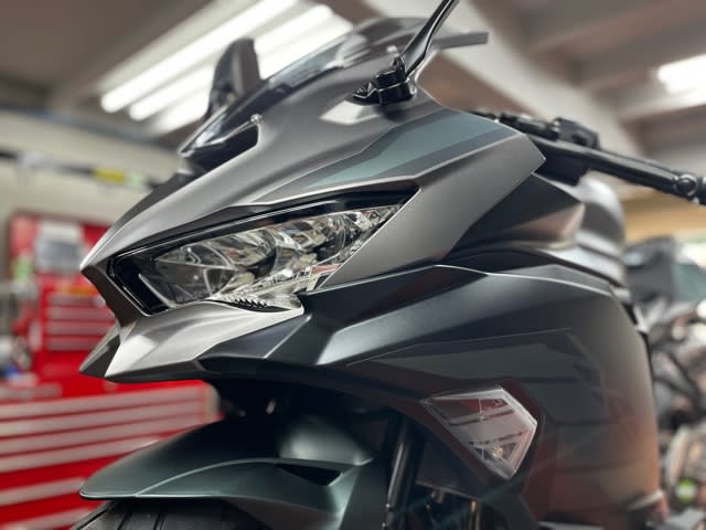 2024/9/3◇2025「ZX-4R SE」グレー×ブラック!当店到着ですっ 2024/9/3◇2025「ZX-4R SE」グレー×ブラック!当店到着ですっ