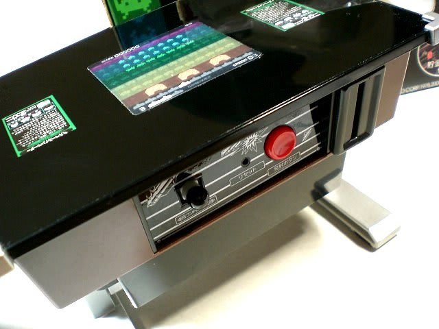スペースインベーダー ゲーム筐体型バンク・タカラトミー