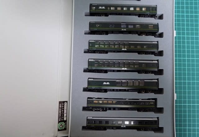 TOMIXの92623と単品で揃えたトワイライトエクスプレスを
