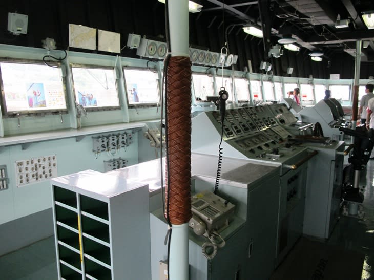 潜水艦救難艦「ちはや」 ：2代 ASR-403 海上自衛隊 - 観光列車