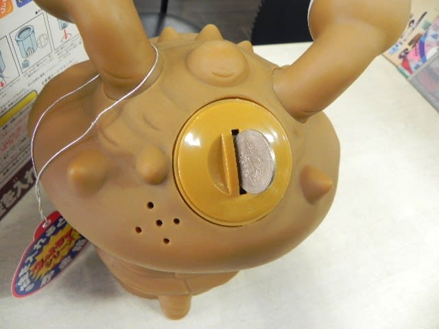 【逸品】 ウルトラマン ゴモラ 貯金箱 コインバンク 音なる （貯金箱 特撮