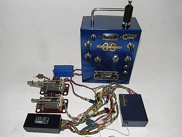 O.S. Minitron の リード式マルチ・チャンネル ラジコン送/受信機 TX